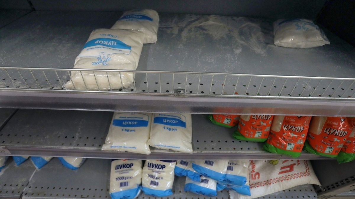 V obchodech na Ukrajině dochází potraviny, vláda pozastavila vývoz